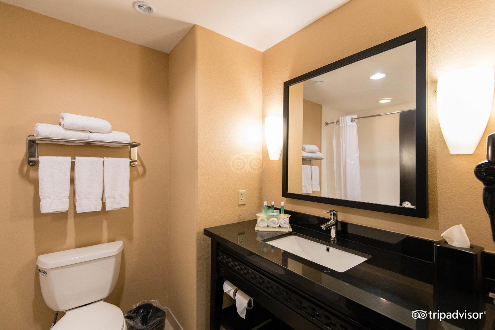 Comfort Inn & Suites Dallas Medical-Market Center Luaran gambar